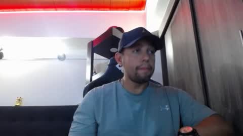 Snapshot of spartacus_cam chatting on February 24, 5:16 am online show from February 24, 5:16 am