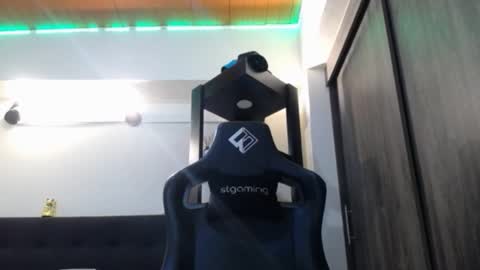 Snapshot of spartacus_cam chatting on March 4, 4:51 am online show from March 4, 4:51 am