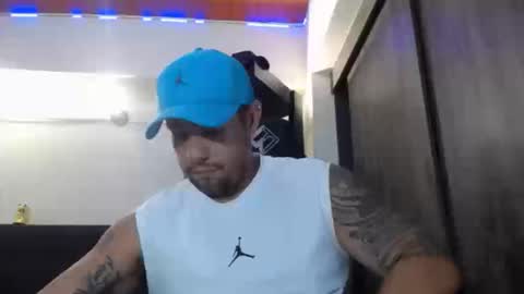 Snapshot of spartacus_cam chatting on March 20, 5:23 am online show from March 20, 5:23 am