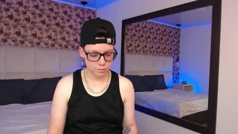 Snapshot of spencerm_ chatting on October 18, 7:36 pm spencerm_ online show from October 18, 7:36 pm