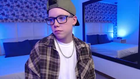 spencerm_ online show from October 25, 8:58 pm