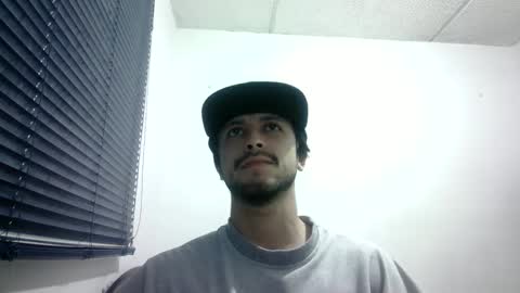 sperm_donor94 online show from October 6, 9:01 pm