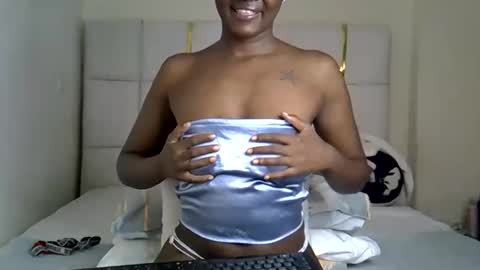 Snapshot of spice_lovy chatting on May 24, 3:33 am blackqueen online show from May 24, 3:33 am