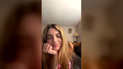Snapshot of spicydiamond23 chatting on May 29, 10:19 pm spicydiamond23 online show from May 29, 10:19 pm