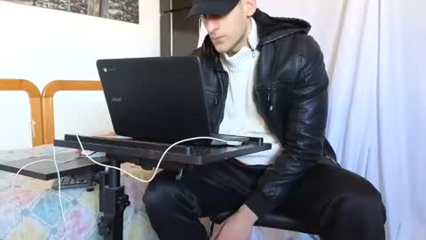 Snapshot of spider_0090 chatting on February 6, 9:11 am Marco. When Im offline you can view premium content in bio online show from February 6, 9:11 am