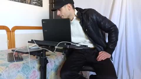 Snapshot of spider_0090 chatting on February 6, 12:16 pm Marco. When Im offline you can view premium content in bio online show from February 6, 12:16 pm