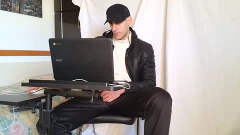 Snapshot of spider_0090 chatting on February 6, 3:31 pm Marco. When Im offline you can view premium content in bio online show from February 6, 3:31 pm