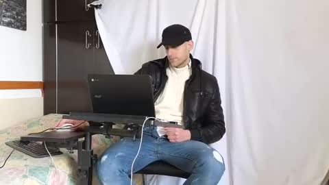 Snapshot of spider_0090 chatting on February 7, 11:56 am Marco. When Im offline you can view premium content in bio online show from February 7, 11:56 am