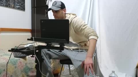 Snapshot of spider_0090 chatting on February 15, 8:11 pm Marco. When Im offline you can view premium content in bio online show from February 15, 8:11 pm