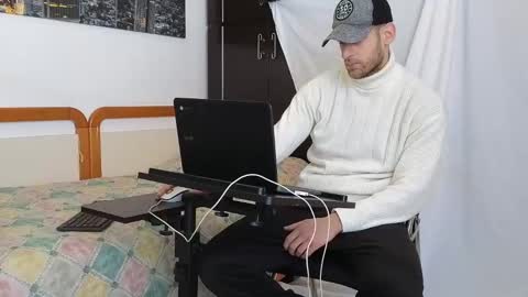 Snapshot of spider_0090 chatting on February 18, 8:59 am Marco. When Im offline you can view premium content in bio online show from February 18, 8:59 am