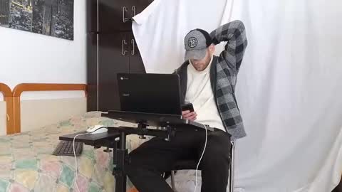 Snapshot of spider_0090 chatting on February 19, 2:44 pm Marco. When Im offline you can view premium content in bio online show from February 19, 2:44 pm