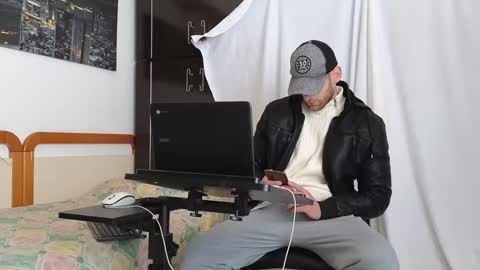 Snapshot of spider_0090 chatting on February 20, 9:33 am Marco. When Im offline you can view premium content in bio online show from February 20, 9:33 am