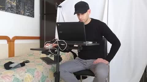 Snapshot of spider_0090 chatting on February 28, 9:04 am Marco. When Im offline you can view premium content in bio online show from February 28, 9:04 am