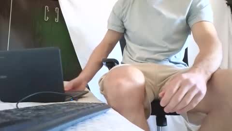 Snapshot of spider_0090 chatting on October 13, 12:16 pm Marco. When Im offline you can view premium content in bio online show from October 13, 12:16 pm