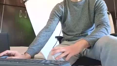 Snapshot of spider_0090 chatting on October 28, 9:46 am Marco. When Im offline you can view premium content in bio online show from October 28, 9:46 am