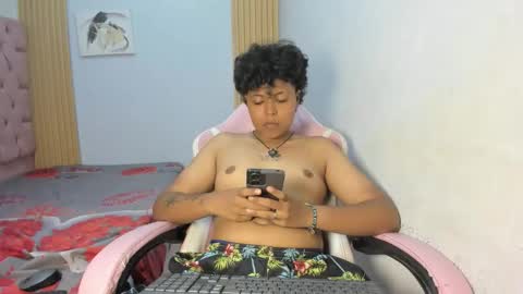 Snapshot of spiderdann_01 chatting on March 5, 2:18 am spiderdann_01 online show from March 5, 2:18 am