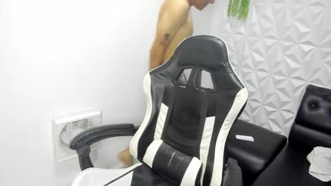 Snapshot of spiderdann_01 chatting on March 10, 6:46 pm spiderdann_01 online show from March 10, 6:46 pm