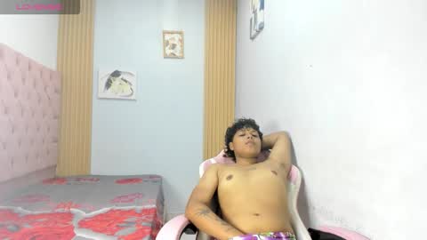 Snapshot of spiderdann_01 chatting on March 17, 1:43 am spiderdann_01 online show from March 17, 1:43 am