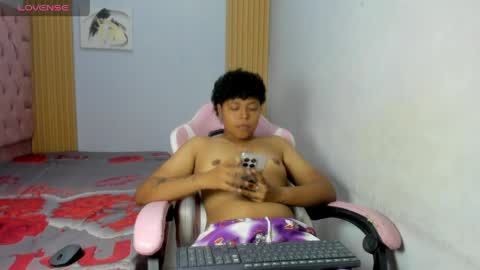 Snapshot of spiderdann_01 chatting on March 27, 2:17 am spiderdann_01 online show from March 27, 2:17 am