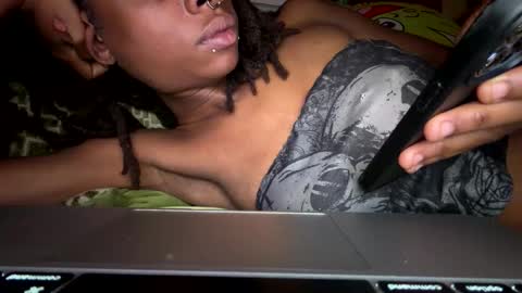 azuraxskinnypapi online show from May 12, 6:43 am