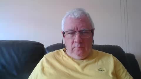Snapshot of springtine chatting on May 15, 11:06 am springtine online show from May 15, 11:06 am