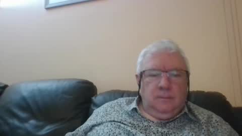 Snapshot of springtine chatting on May 17, 11:23 pm springtine online show from May 17, 11:23 pm