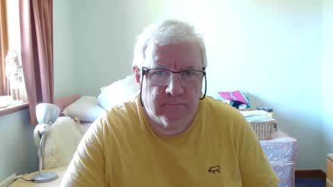Snapshot of springtine chatting on May 25, 10:32 am springtine online show from May 25, 10:32 am