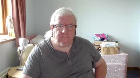 Snapshot of springtine chatting on June 1, 11:23 am springtine online show from June 1, 11:23 am