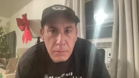 Snapshot of spun4feet chatting on December 15, 7:56 am spun4feet online show from December 15, 7:56 am