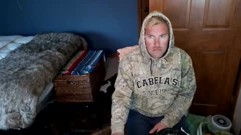 Snapshot of spun_redneck chatting on April 1, 11:46 pm Spun Redneck online show from April 1, 11:46 pm