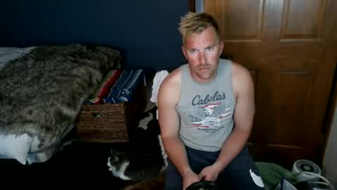 Snapshot of spun_redneck chatting on April 16, 12:11 am Spun Redneck online show from April 16, 12:11 am