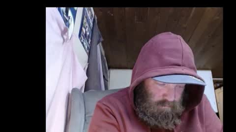 Snapshot of squegly chatting on November 24, 3:28 am Bryan online show from November 24, 3:28 am