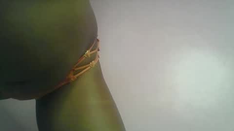 Snapshot of squirt_goddess_ chatting on February 19, 12:01 pm Emmah online show from February 19, 12:01 pm