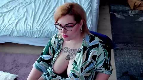 Snapshot of squirt_kimmm chatting on March 3, 9:37 am Kim online show from March 3, 9:37 am