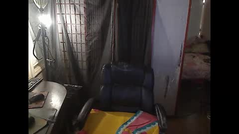 Snapshot of squirtingmama chatting on November 23, 6:57 am SquirtingMAMA online show from November 23, 6:57 am