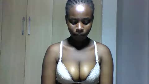 Snapshot of squiter_girlie chatting on October 17, 10:18 am Squiter online show from October 17, 10:18 am