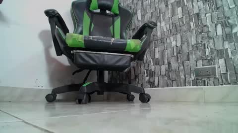 sr master cum its my old account online show from February 1, 6:40 pm