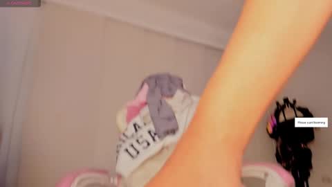 Snapshot of srita_laura chatting on March 2, 4:47 am Laura online show from March 2, 4:47 am