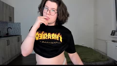 Derek independent model  -  online show from February 8, 3:15 pm