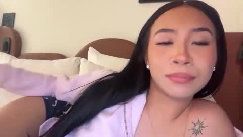 sunnie  online show from February 12, 4:07 am