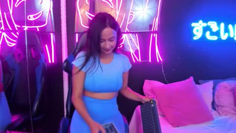 staarlightt online show from November 15, 10:48 pm