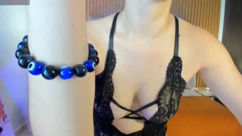 Stacy Woods online show from November 20, 3:45 pm