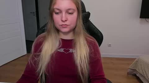 Stacy  online show from September 22, 2:30 pm