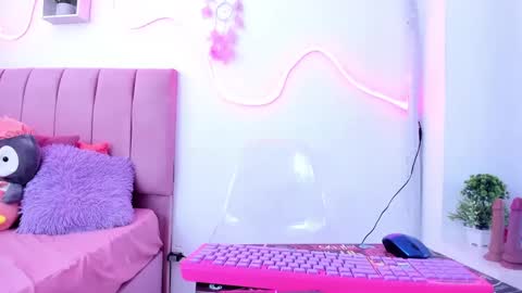 estecy online show from September 24, 2:42 pm