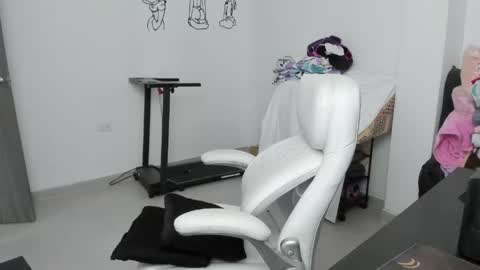 Snapshot of stacy_woods chatting on May 4, 3:24 am Zulma Yisset online show from May 4, 3:24 am