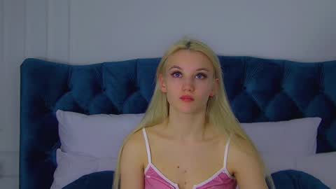 StacyEvances online show from September 19, 6:04 am