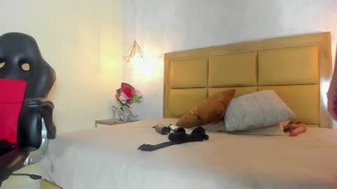 Snapshot of staisyotis chatting on June 11, 3:48 am KEIMI online show from June 11, 3:48 am