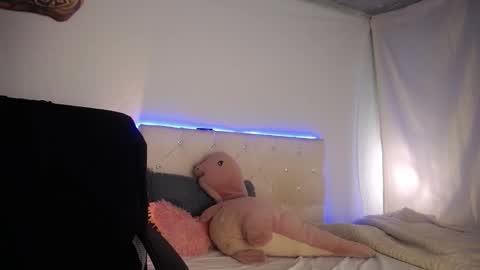 Stand and Rose online show from February 6, 6:40 am