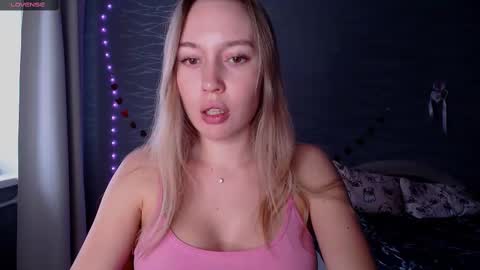 Snapshot of star_and_jane_ chatting on March 4, 1:28 pm star_and_jane_ online show from March 4, 1:28 pm