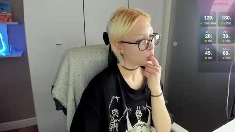 Snapshot of starelli chatting on March 24, 2:44 pm Kate online show from March 24, 2:44 pm